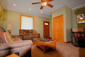 スマートテレビ、DVD プレーヤー、書庫