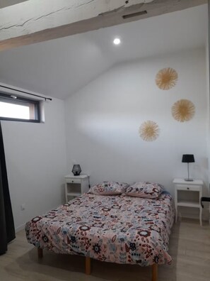 2 slaapkamers, een strijkplank/strijkijzer, wifi, beddengoed