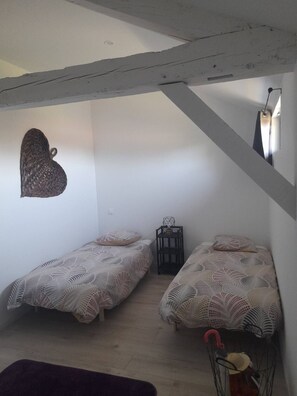 2 chambres, fer et planche à repasser, Wi-Fi, draps fournis