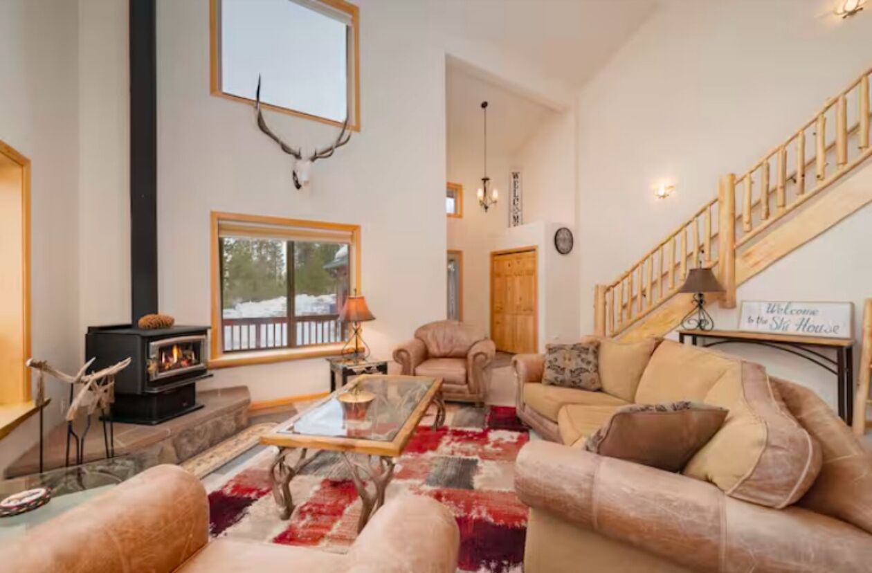 Smart TV, DVD player, books