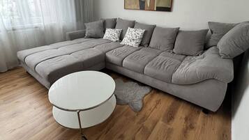 Smart TV, libros, biblioteca de música, estéreo