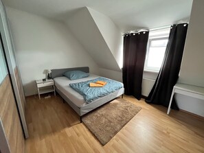 3 dormitorios, escritorio, tabla de planchar con plancha y wifi