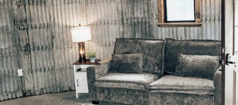 Rustic Grain Bin Lodge with WiFi and AC in Loose Creek, MO