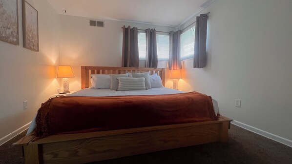 2 chambres, fer et planche à repasser, Wi-Fi, draps fournis