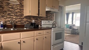 Micro-ondes, four, plaque de cuisson