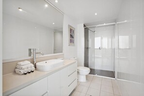 تجهيزات دش، مجففات شعر، مناشف، صابون