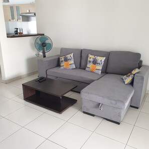 Smart TV - T4 rental in Sainte-Anne (Guadeloupe) - 8mn walk from the beach. (Sainte-Anne)
