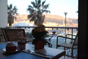 Outdoor dining - Chios Chandris (Chios)