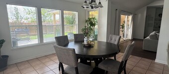 Spacious 6-bedroom 1 story house in fantastic Cypress with WiFi, AC