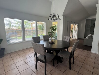 Spacious 6-bedroom 1 story house in fantastic Cypress with WiFi, AC