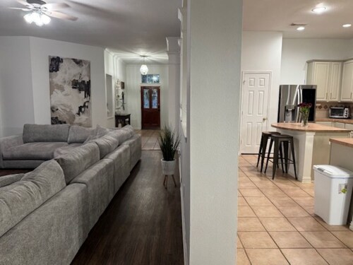 Spacious 6-bedroom 1 story house in fantastic Cypress with WiFi, AC