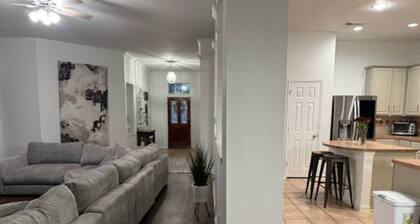 Spacious 6-bedroom 1 story house in fantastic Cypress with WiFi, AC