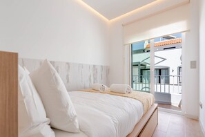 2 bedrooms, iron/ironing board, internet, bed sheets