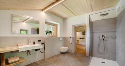 Apartment 'Schlossbauer Große' with Mountain View, Shared Terrace and Wi-Fi
