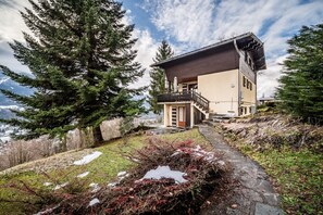 Exterior - Chalet 'Franclair' with Mountain View, Shared Garden and Wi-Fi (Samoëns)