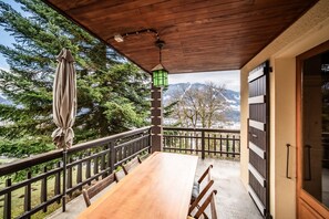 Outdoor dining - Chalet 'Franclair' with Mountain View, Shared Garden and Wi-Fi (Samoëns)