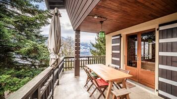 屋外ダイニングエリア