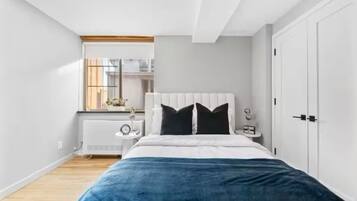 3 bedrooms, desk, iron/ironing board, travel crib