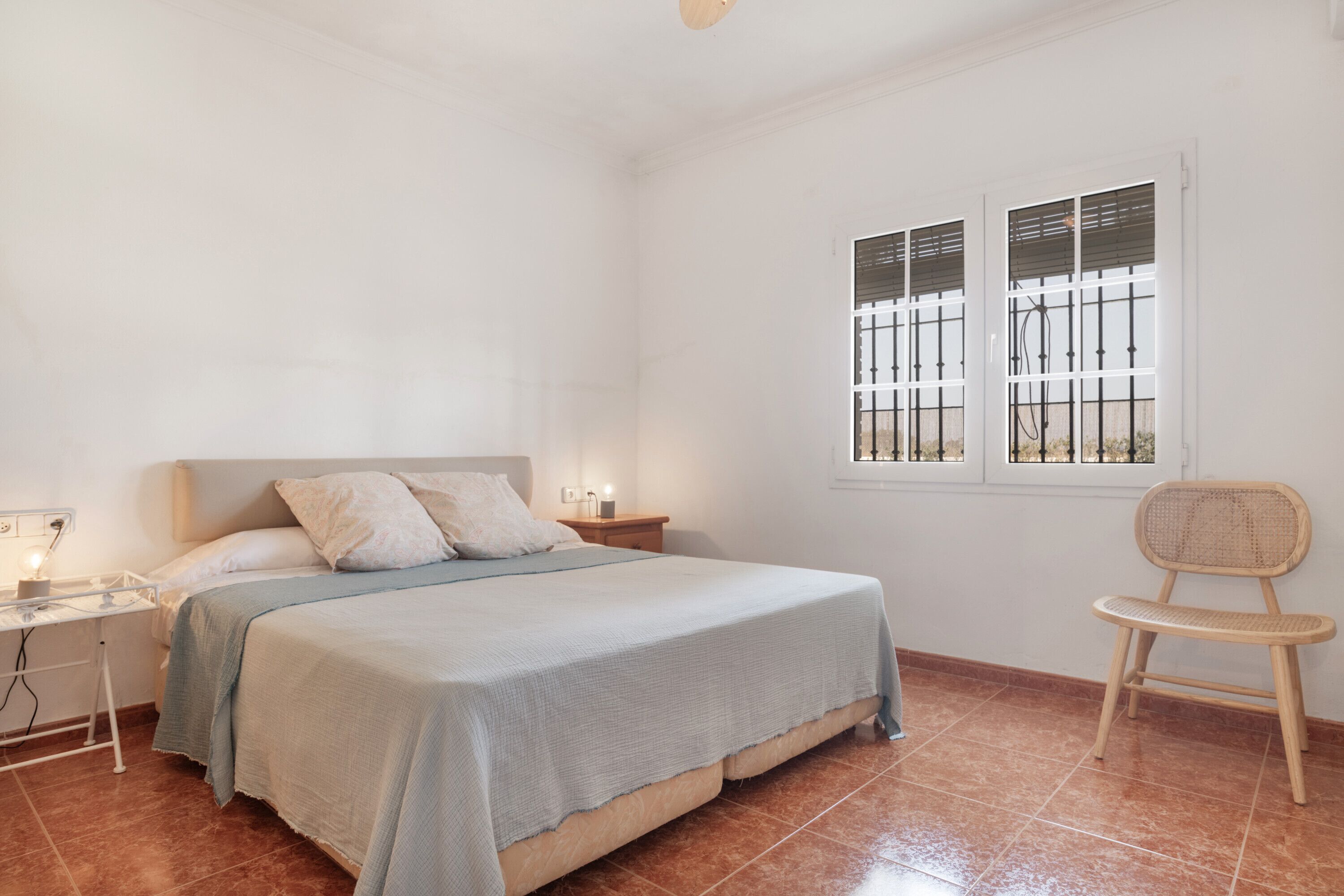 3 slaapkamers, een strijkplank/strijkijzer, gratis wifi, beddengoed