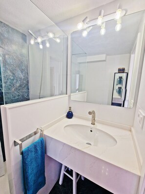 Shower, towels