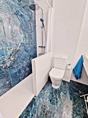 Shower, towels