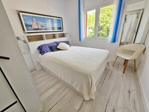 3 bedrooms, bed sheets