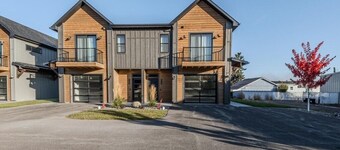 New 3BR/3BA Condo Steps from Flathead Lake