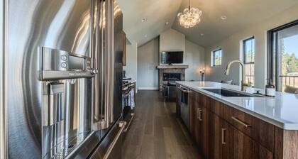 New 3BR/3BA Condo Steps from Flathead Lake