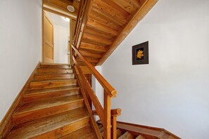 Interior - Apartment 'Blu' – Mountain Views & Ski Storage (San Pietro di Cadore)