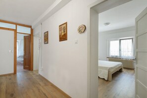 2 habitaciones, tabla de planchar con plancha y wifi gratis 