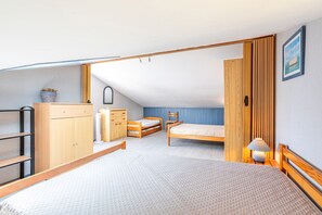 2 chambres, fer et planche à repasser