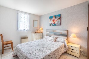 2 Schlafzimmer, Bügeleisen/Bügelbrett