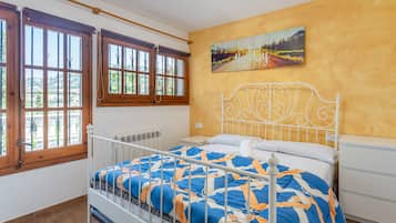 4 bedrooms, free WiFi, bed sheets