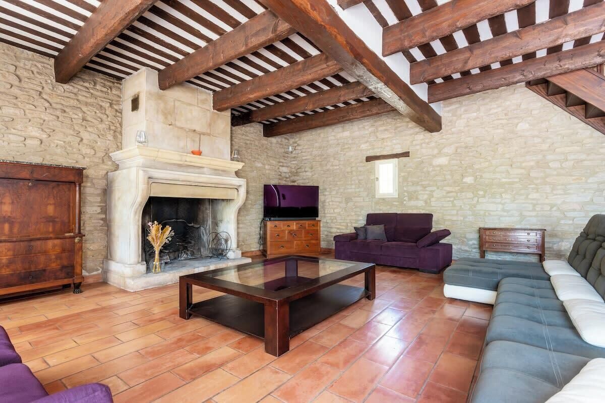 Télévision, cheminée