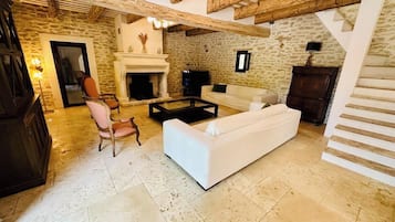 Télévision, cheminée