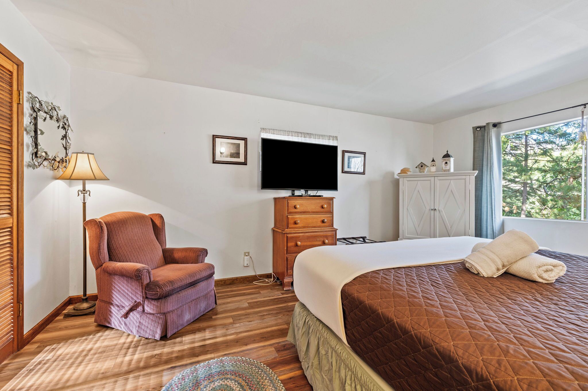 2 chambres, fer et planche à repasser, Wi-Fi, draps fournis