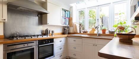 Fridge, microwave, dishwasher, coffee/tea maker