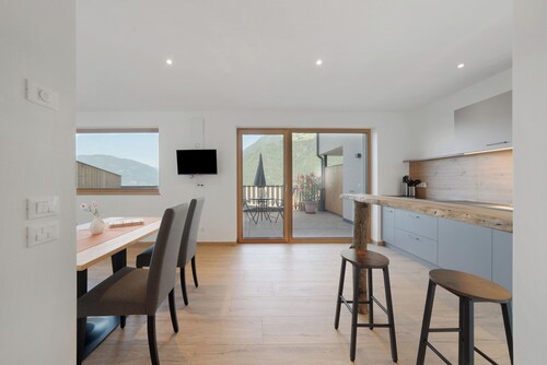 Ferme 'Hochwart' avec vue sur les montagnes, terrasse privée et Wi-Fi