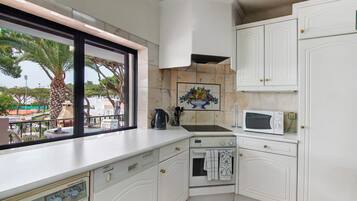 Fridge, microwave, dishwasher, coffee/tea maker