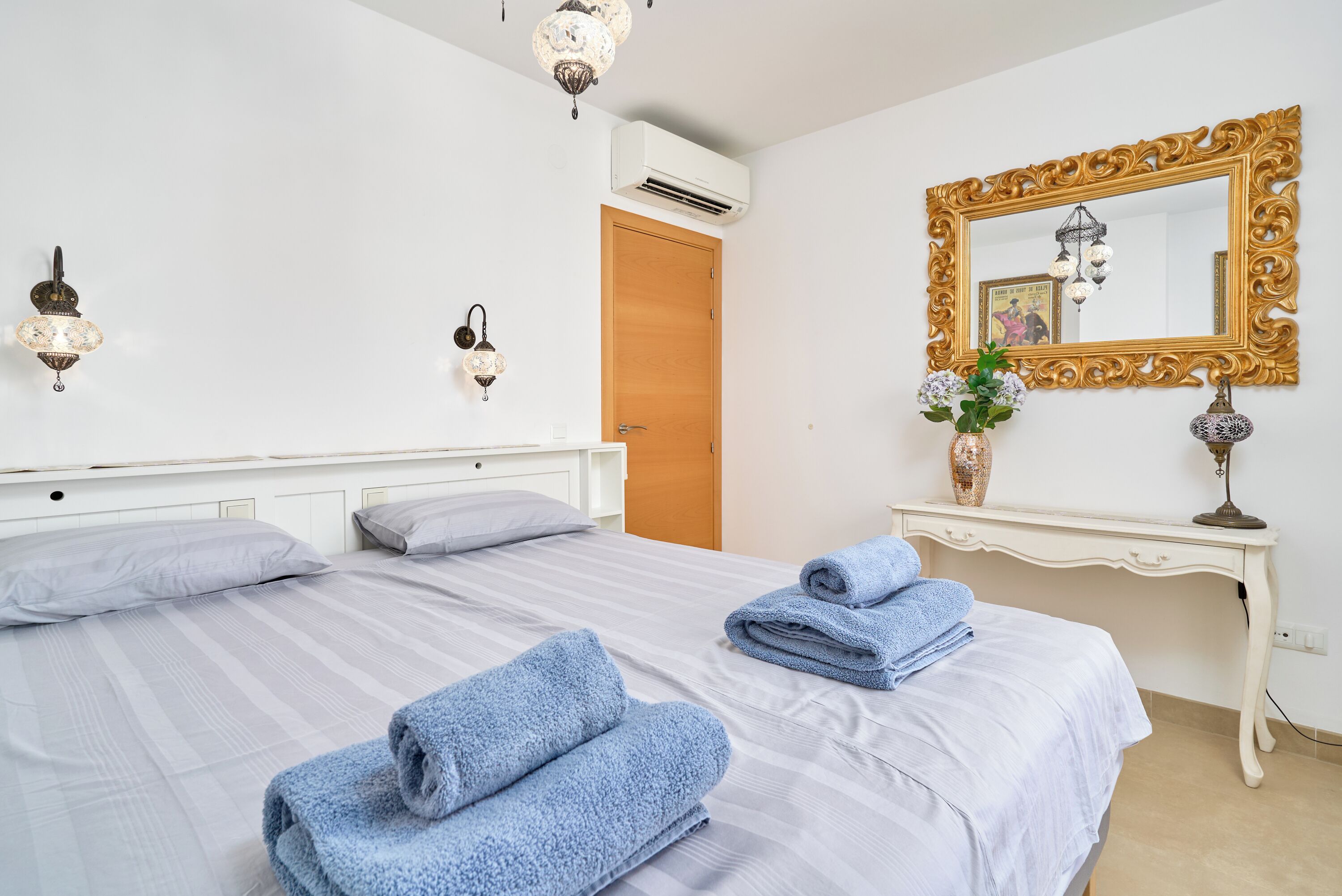 1 slaapkamer, een strijkplank/strijkijzer, gratis wifi, beddengoed