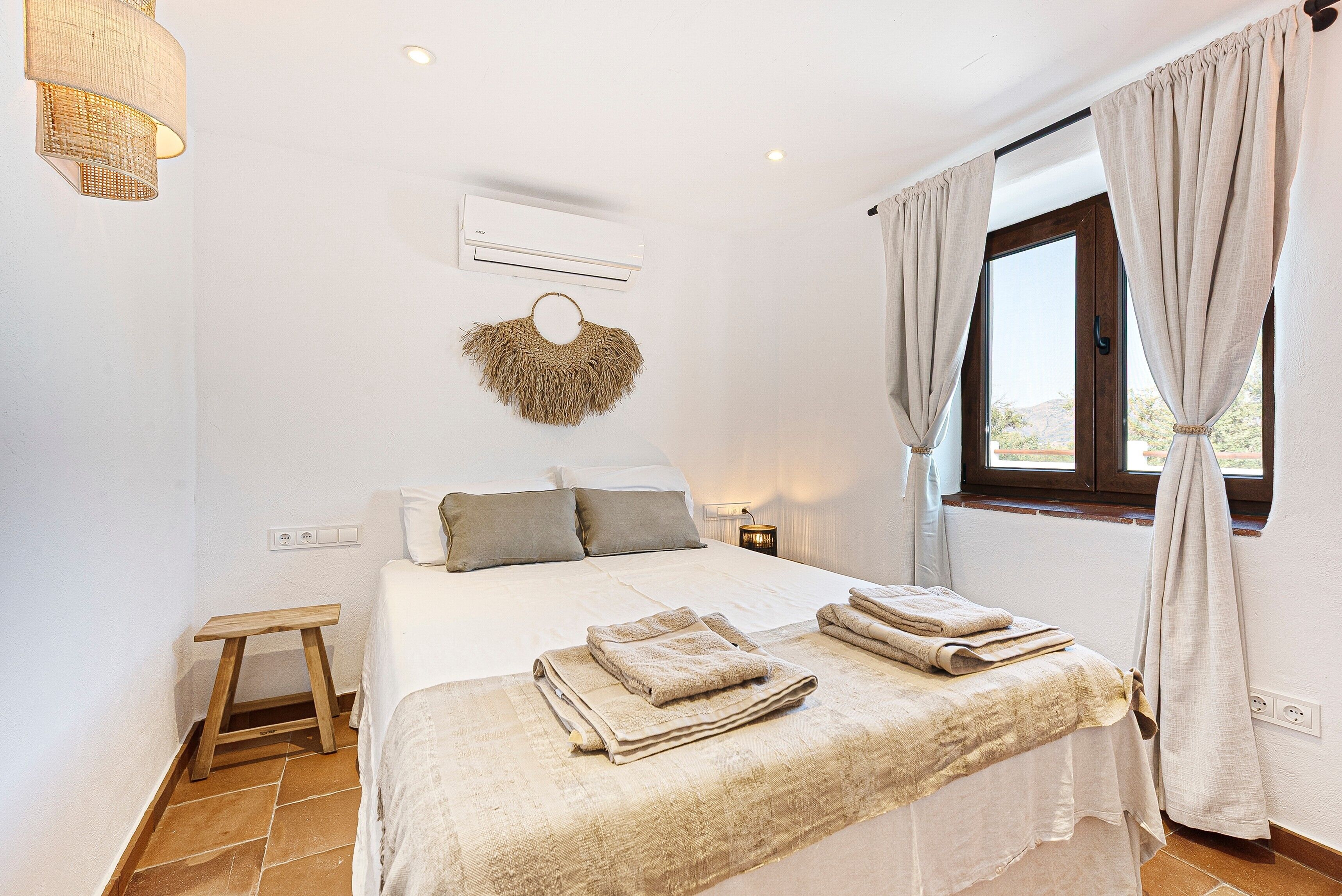 3 bedrooms, free WiFi, bed sheets