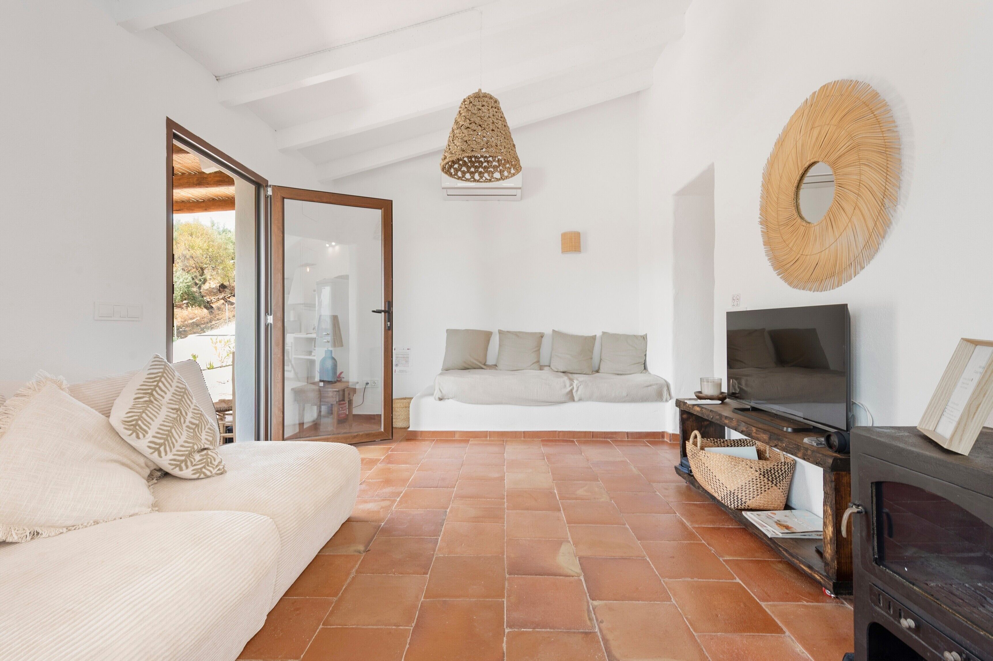 3 室のベッドルーム、WiFi (無料)、ベッドシーツ