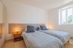 8 habitaciones, tabla de planchar con plancha y wifi gratis 