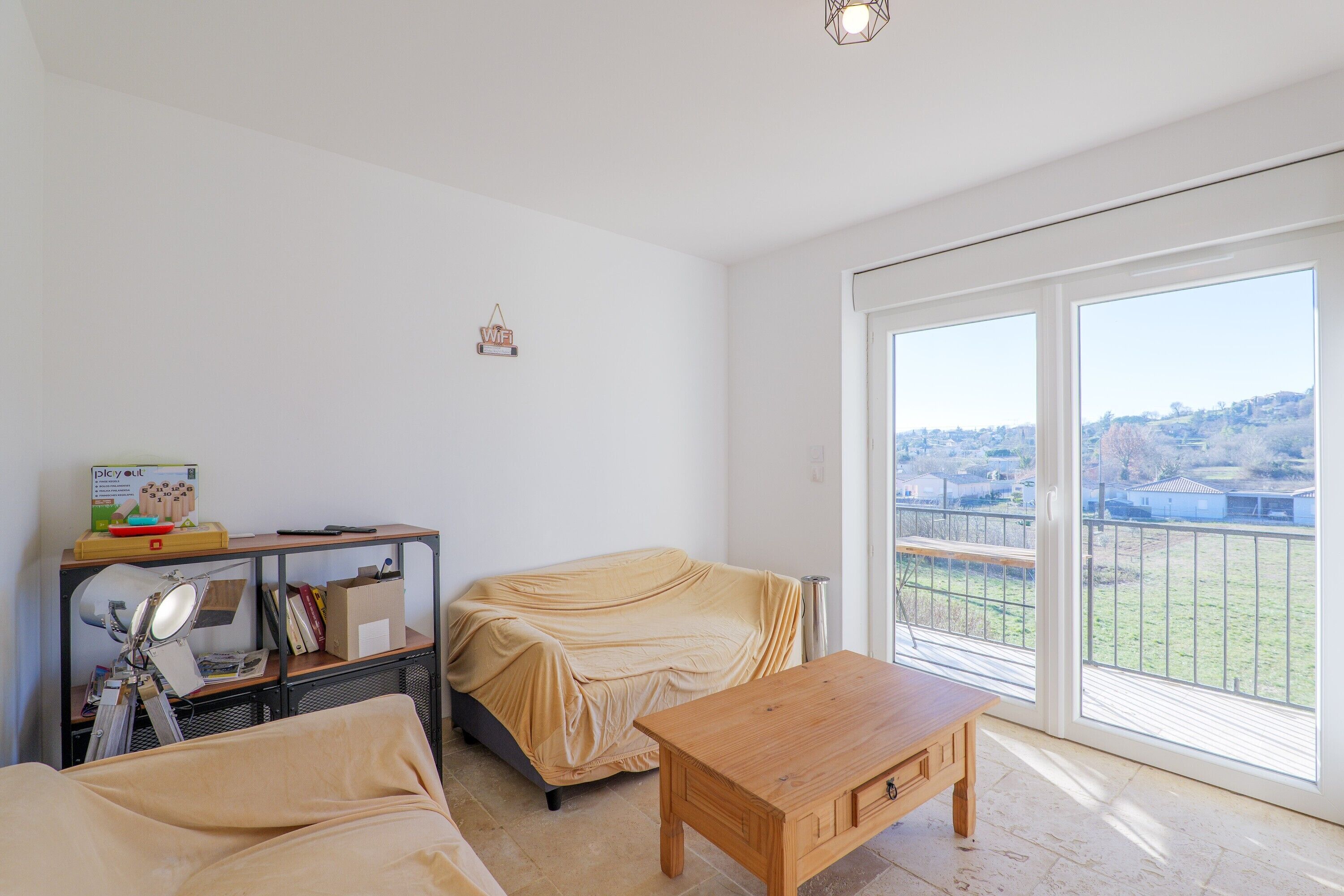 TV, table tennis, stereo