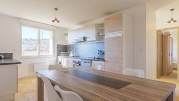 Køleskab, mikrobølgeovn, ovn, kogeplade