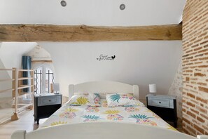 3 bedrooms, iron/ironing board, free WiFi, bed sheets