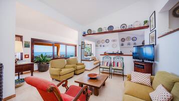 TV, fireplace, ping pong