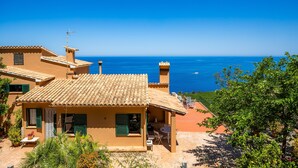 A coastal villa with a terrace, a view of the sea, and a small garden. - Villa with wi-fi and stunning sea views. (Banyalbufar)