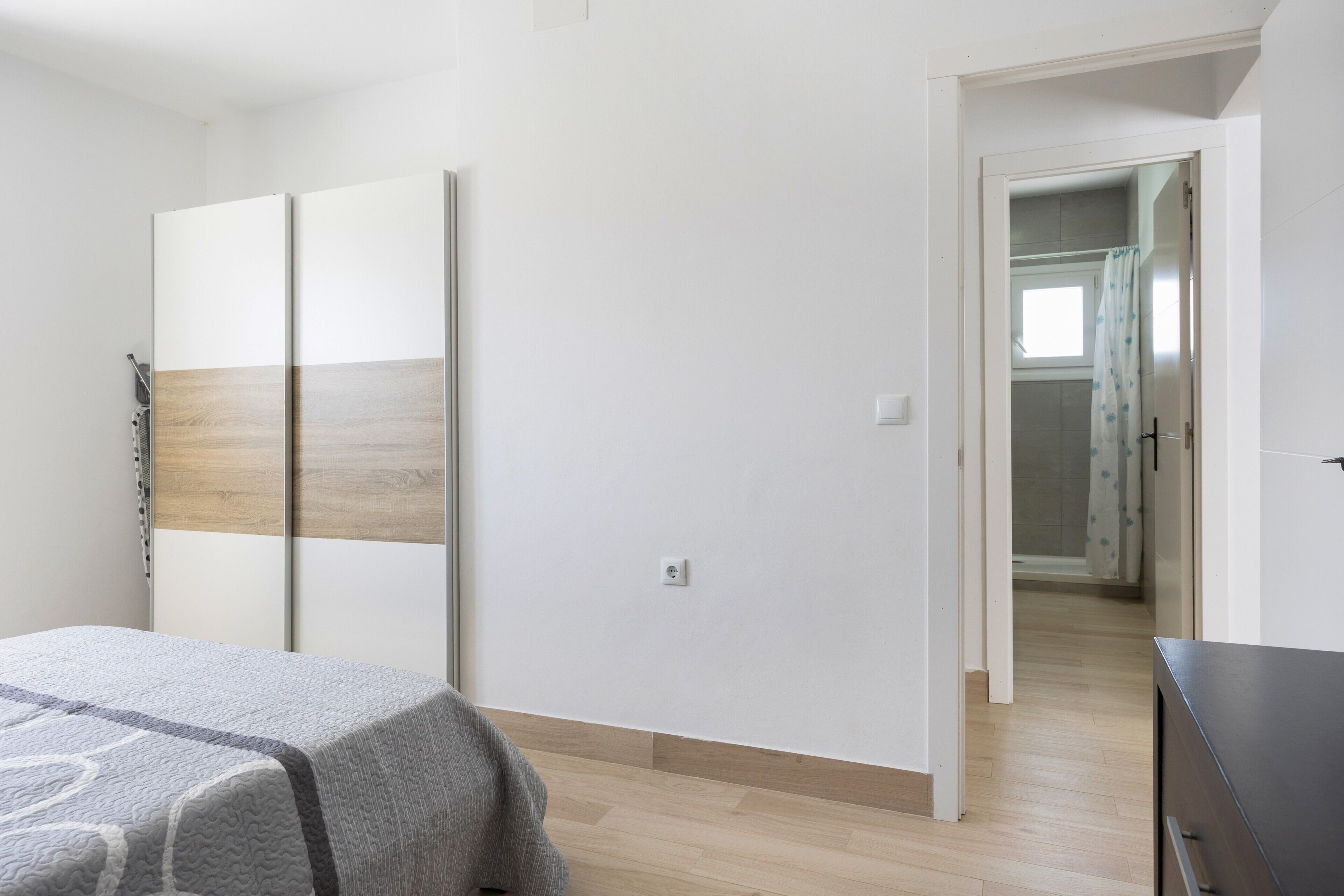 2 quartos, ferros/tábuas de passar roupa, Wi-Fi de cortesia