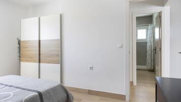 2 quartos, ferros/tábuas de passar roupa, Wi-Fi de cortesia